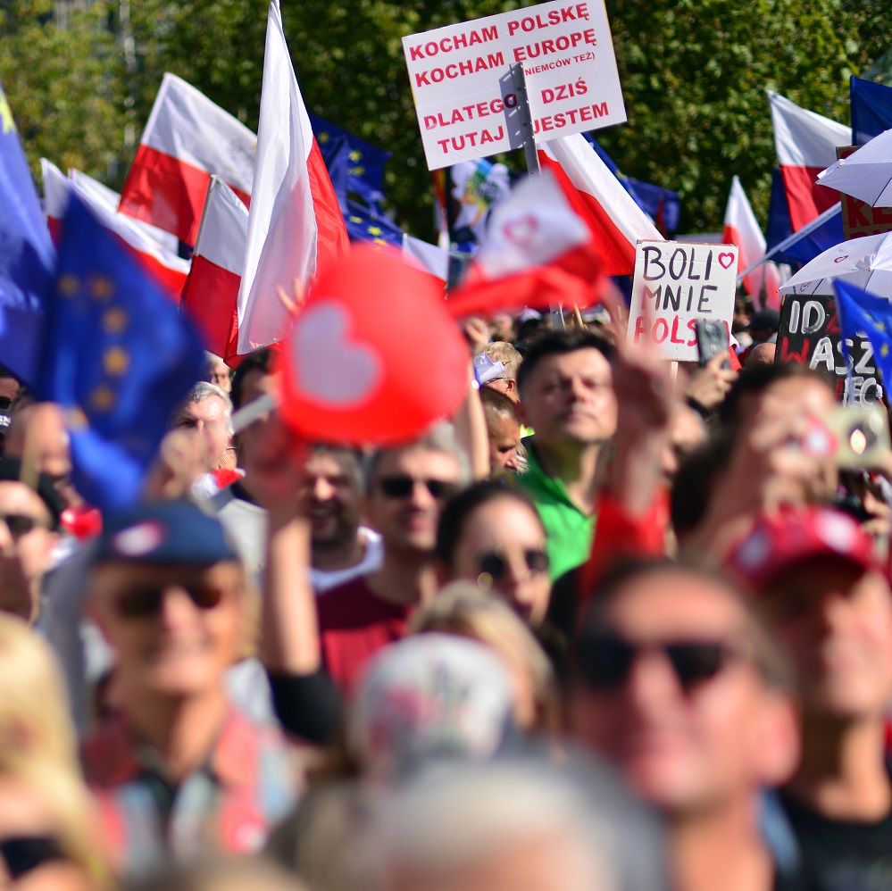 The protesters back the EU's criticism of the Poland's government
